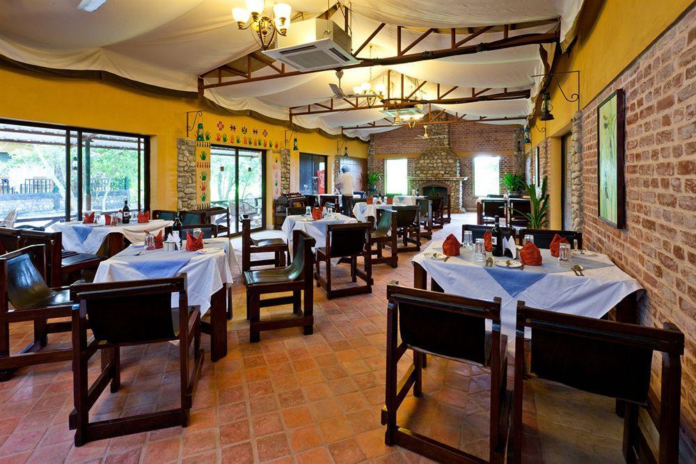 Maruni Sanctuary Lodge By Kgh Group Sauraha Luaran gambar