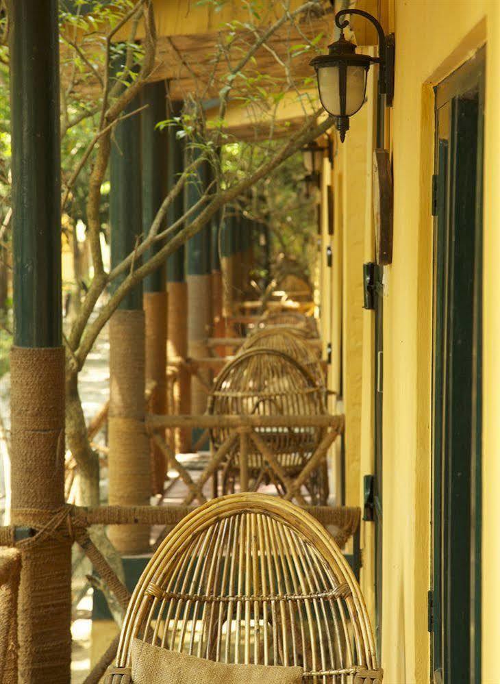 Maruni Sanctuary Lodge By Kgh Group Sauraha Luaran gambar